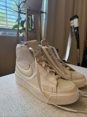Nike Blazer Mid Victory Platform Summit White Light Cream High Top Sneakers